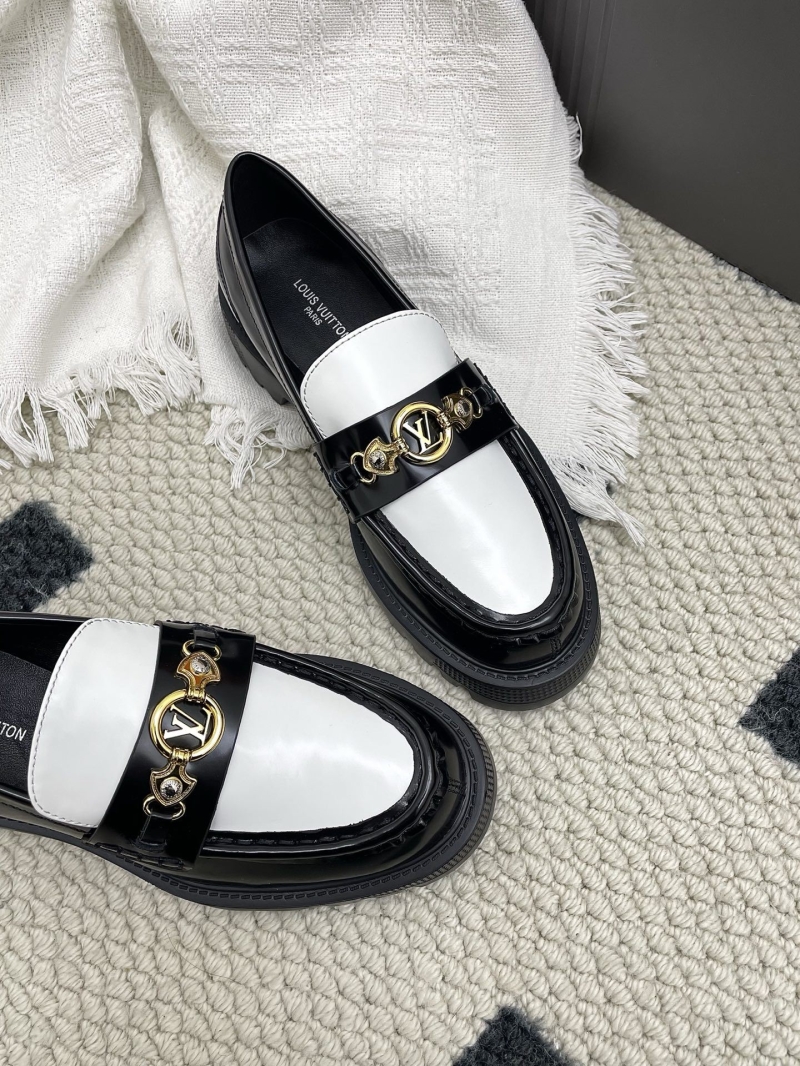 l0vis Vvtt0n loafers